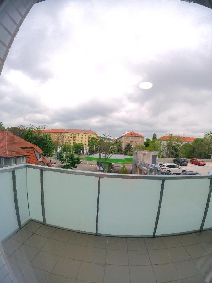 Brand New Apartment By Hockey Stadium บราติสลาวา ภายนอก รูปภาพ