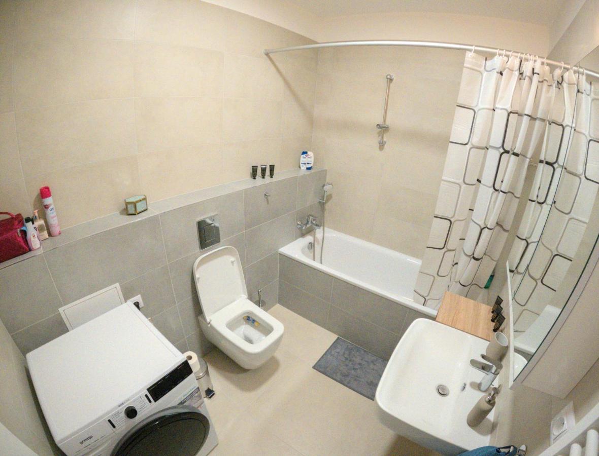 Brand New Apartment By Hockey Stadium บราติสลาวา ภายนอก รูปภาพ